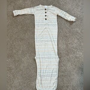 Lou Lou newborn knotted sleep gown